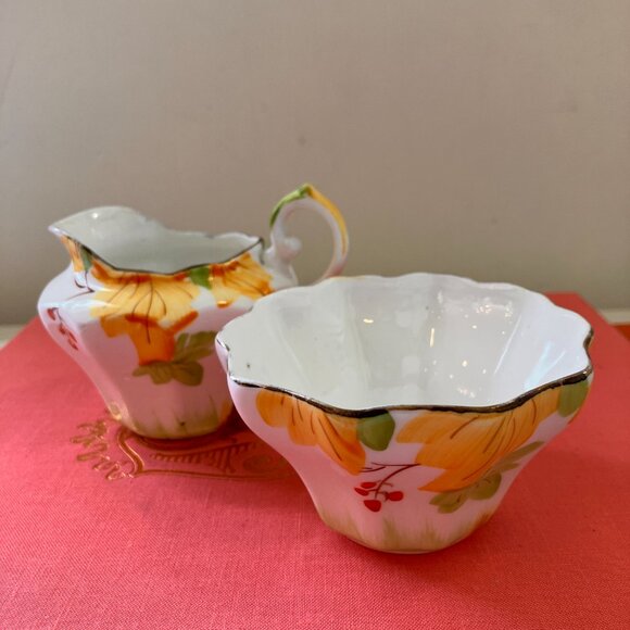 Vintage Tea for Two Hamper Set -Teapot, Teacups & Saucers, Cream & Sugar, Plates - Picture 4 of 11